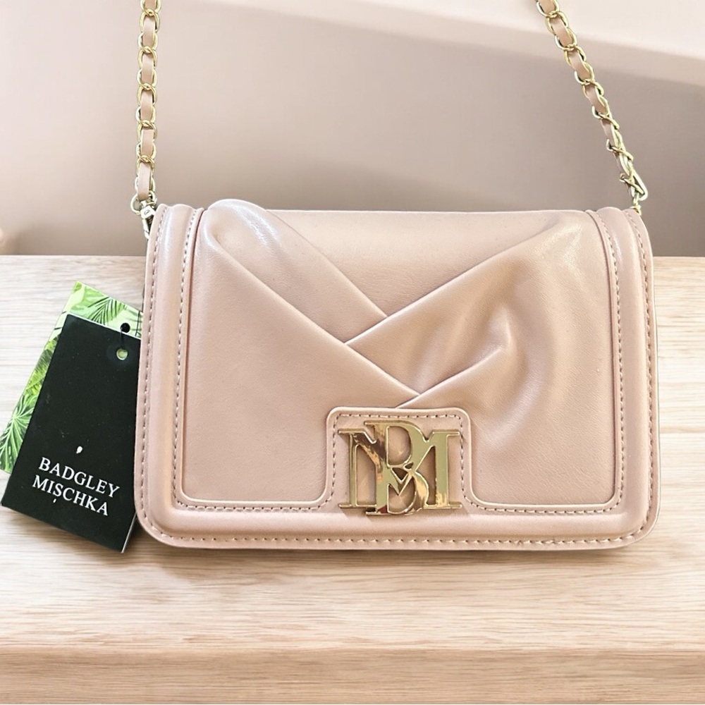 NEW NWT Small Pleated Crossbody Bag in Blush/Gold
Badgley Mischka Collection - Picture 4 of 12